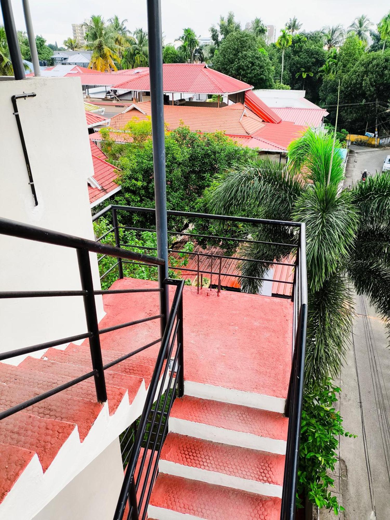 Hostel Stayzo Kochi Exterior foto